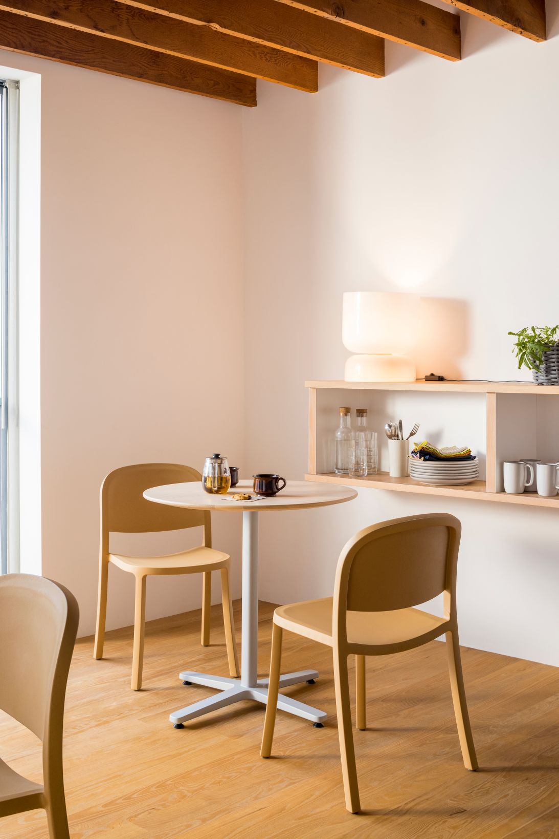 1 Inch Reclaimed Stuhl stapelbar Blau Emeco