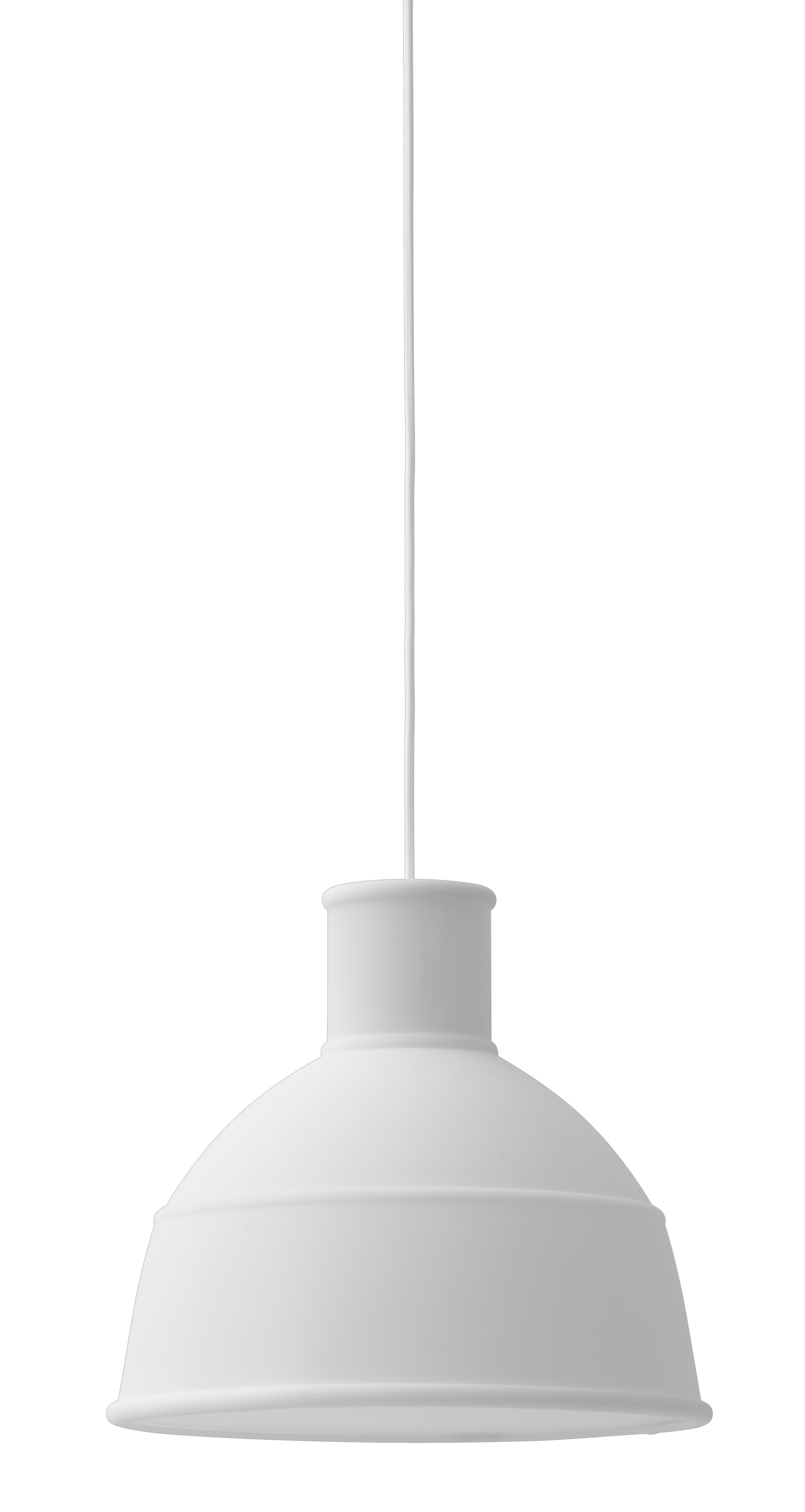 Nahaufnahme der Muuto Unfold Pendelleuchte in transluzentem Weiß, moderne Hängelampe für stilvolle Innenbeleuchtung.