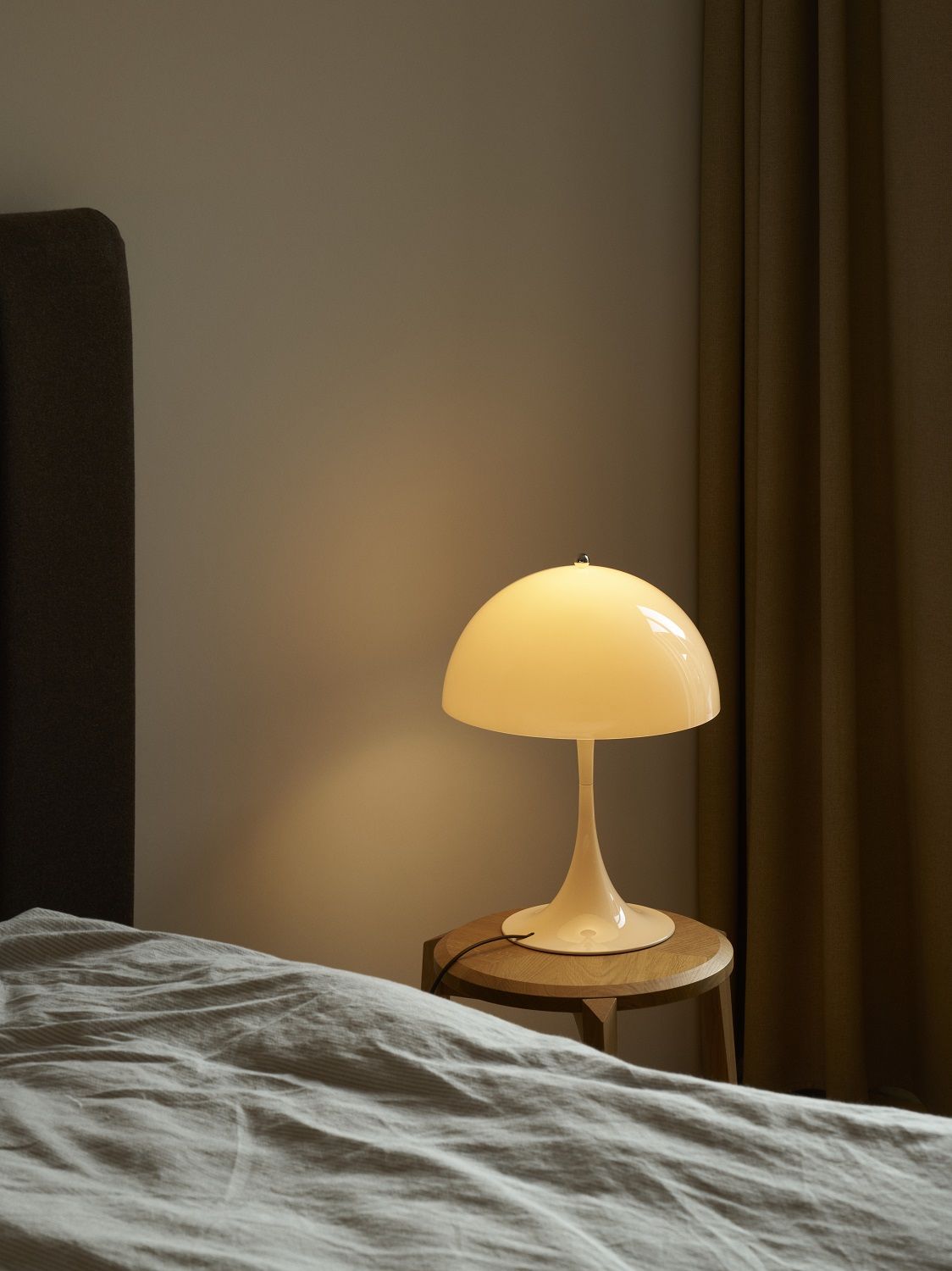 Panthella 320 Table V2 Tischleuchte Louis Poulsen
