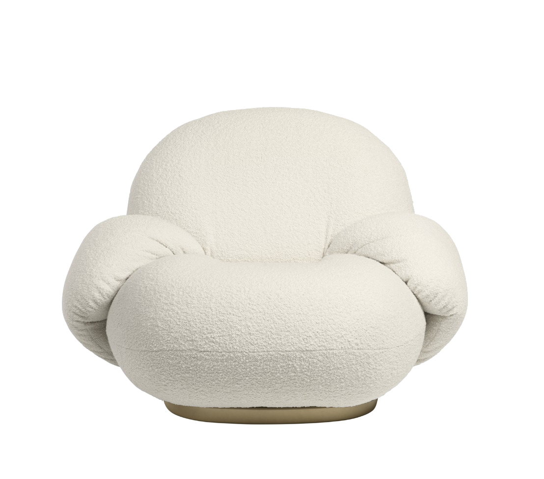 Pacha Lounge Chair Sessel mit Armlehnen, cremefarbenem Stoff und perlgoldenem Sockel. Gemütlicher Design Sessel.