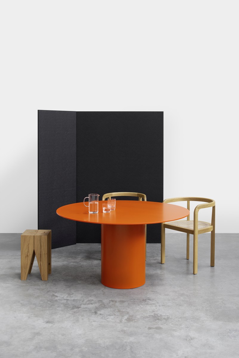 Backenzahn Hocker / Tischchen e15