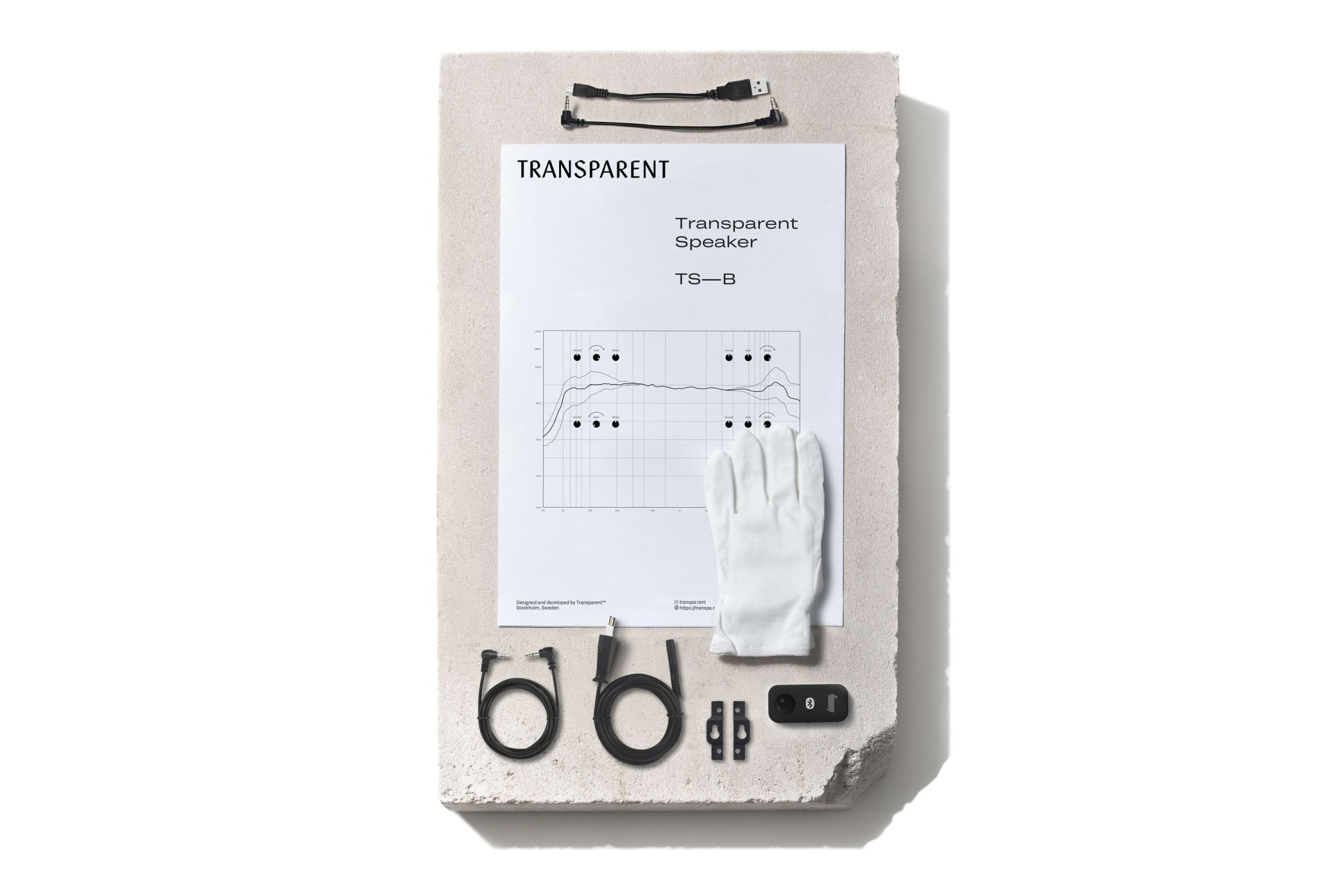 Transparenter Lautsprecher  schwarz mit roten Kabeln Transparent