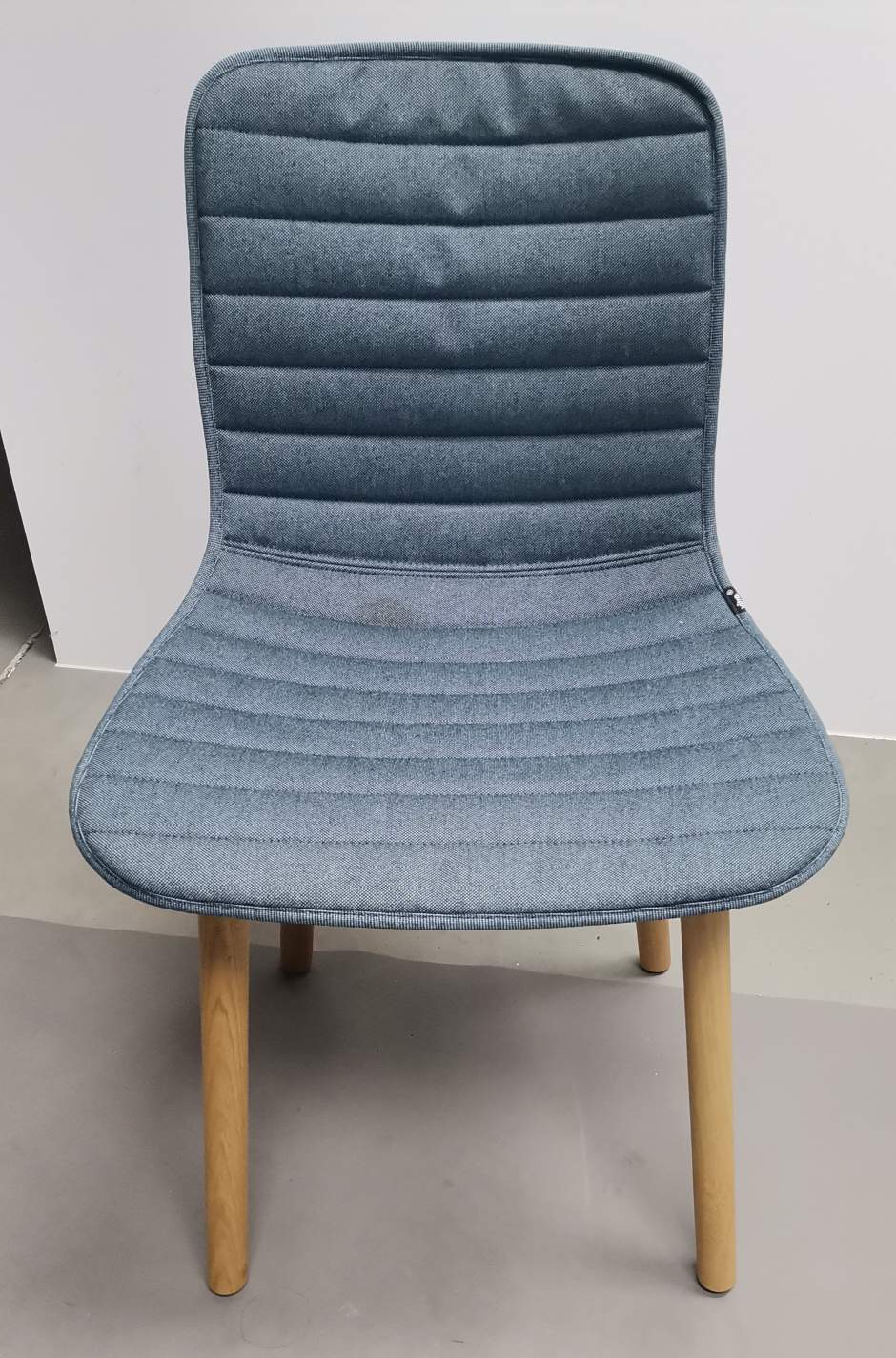 Hal Wood Vollgepolstert EICHE NATUR / SITZÜBERZUG PLANO NERO/EISBLAU Vitra MÄNGELEXEMPLAR