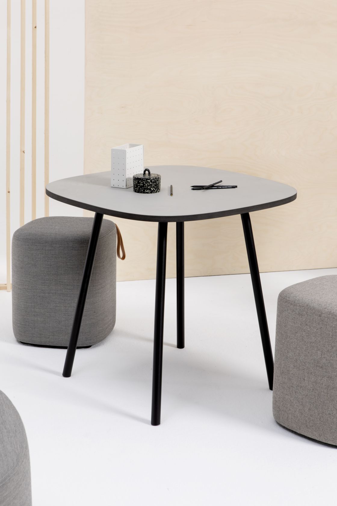 Pully Square Hocker Cascando