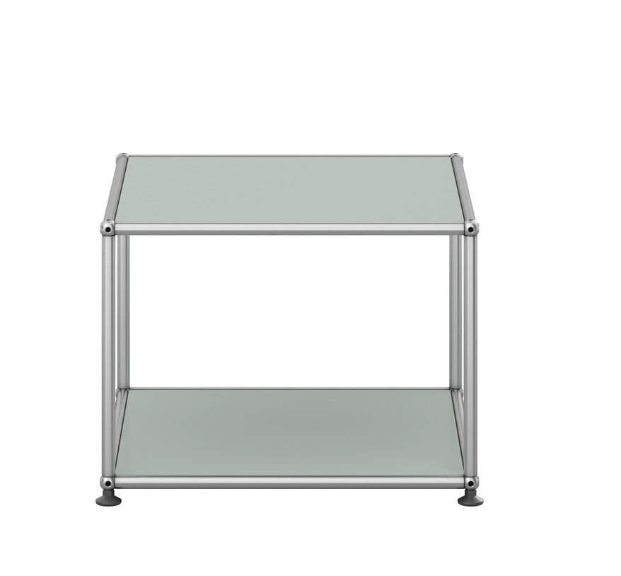 USM Haller Beistelltisch in Lichtgrau mit zwei offenen Fächern, modernes Designmöbel für Wohnzimmer und Büro.