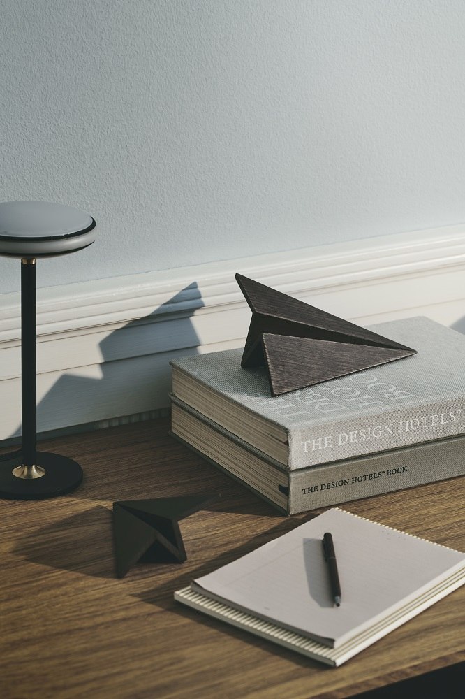 Maverick Paperplane Holzfigur Papierflugzeug Boyhood EINZELSTÜCK