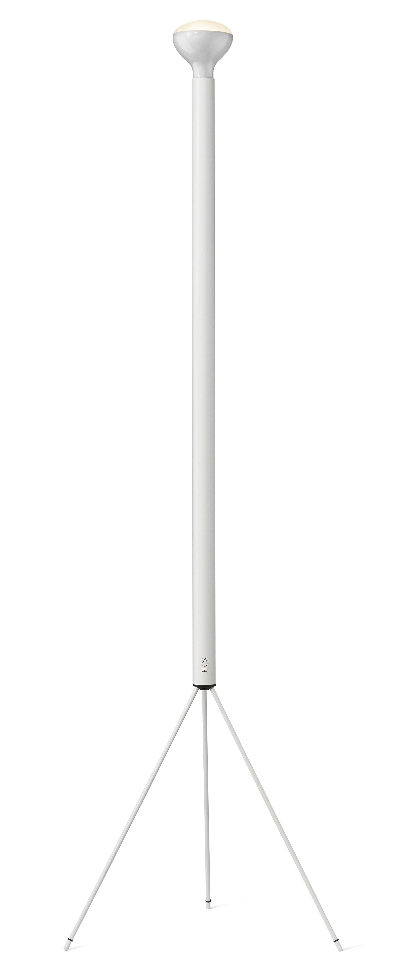 Weisse Flos Stehleuchte mit schlankem Design und dreibeinigem Stativ für moderne Wohnräume.