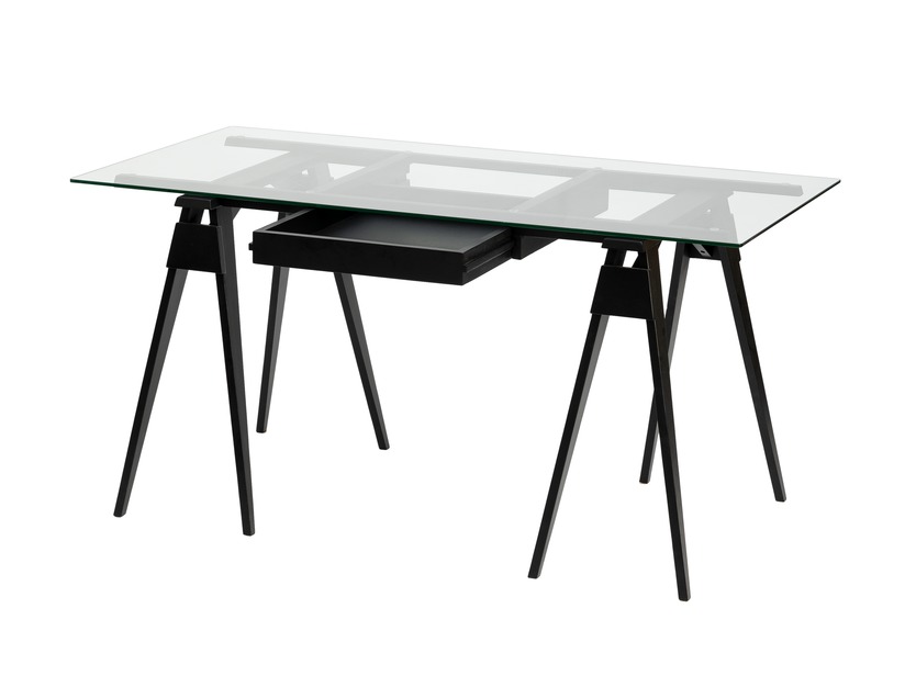 Arco Desk Tisch von Design House Stockholm mit Glasplatte und schwarzem Gestell.