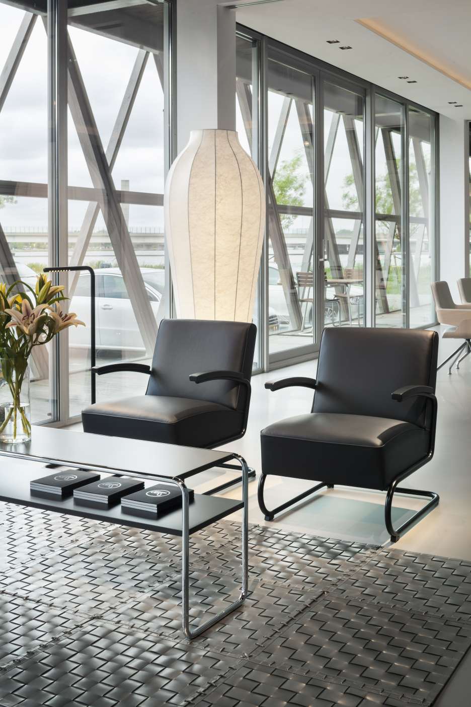 B 10/1 Stahlrohr Klassiker Beistelltisch Thonet
