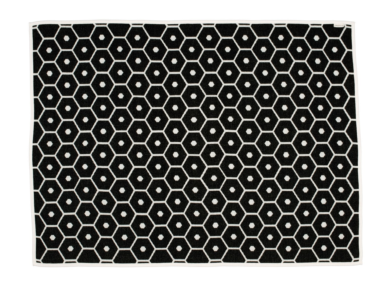 Schwarze Honey Wolldecke von Pappelina mit geometrischem Wabenmuster und weißer Umrandung. Hochwertige, stilvolle Wohndecke.
