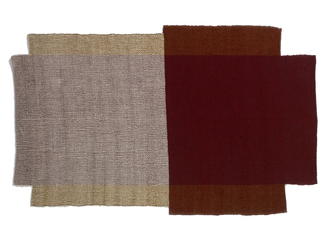 Nobsa Teppich, kleines Modell, Rumba-Rot und Ocker-Creme. Detailaufnahme der Textur des Teppichs.