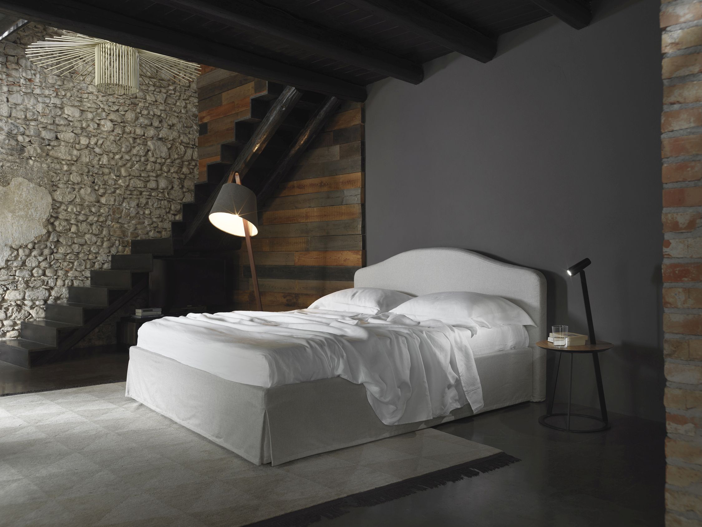 Albino Torcia Beistelltisch Walnuss / Schwarz Casamania Horm