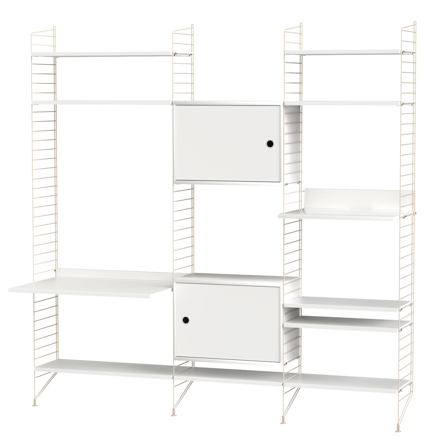 Weißes String Regalsystem mit Schreibtischplatte und Schränken, beigefarbene Leitern für Wohnzimmer oder Büro.