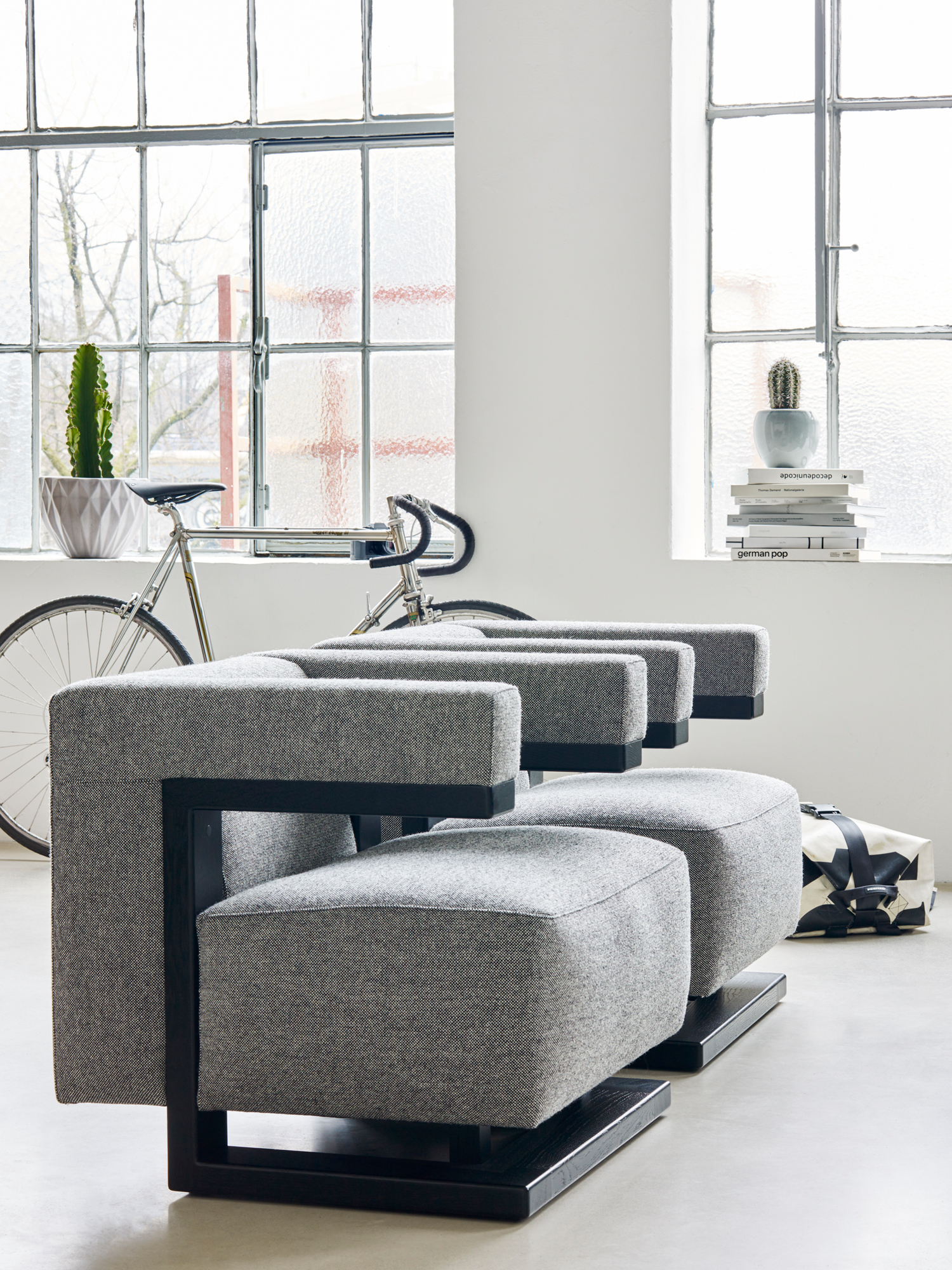 Gropius F51 Sessel Bauhaus Reedition Tecta Hallingdal 130 Grau / Gestell Eiche massiv