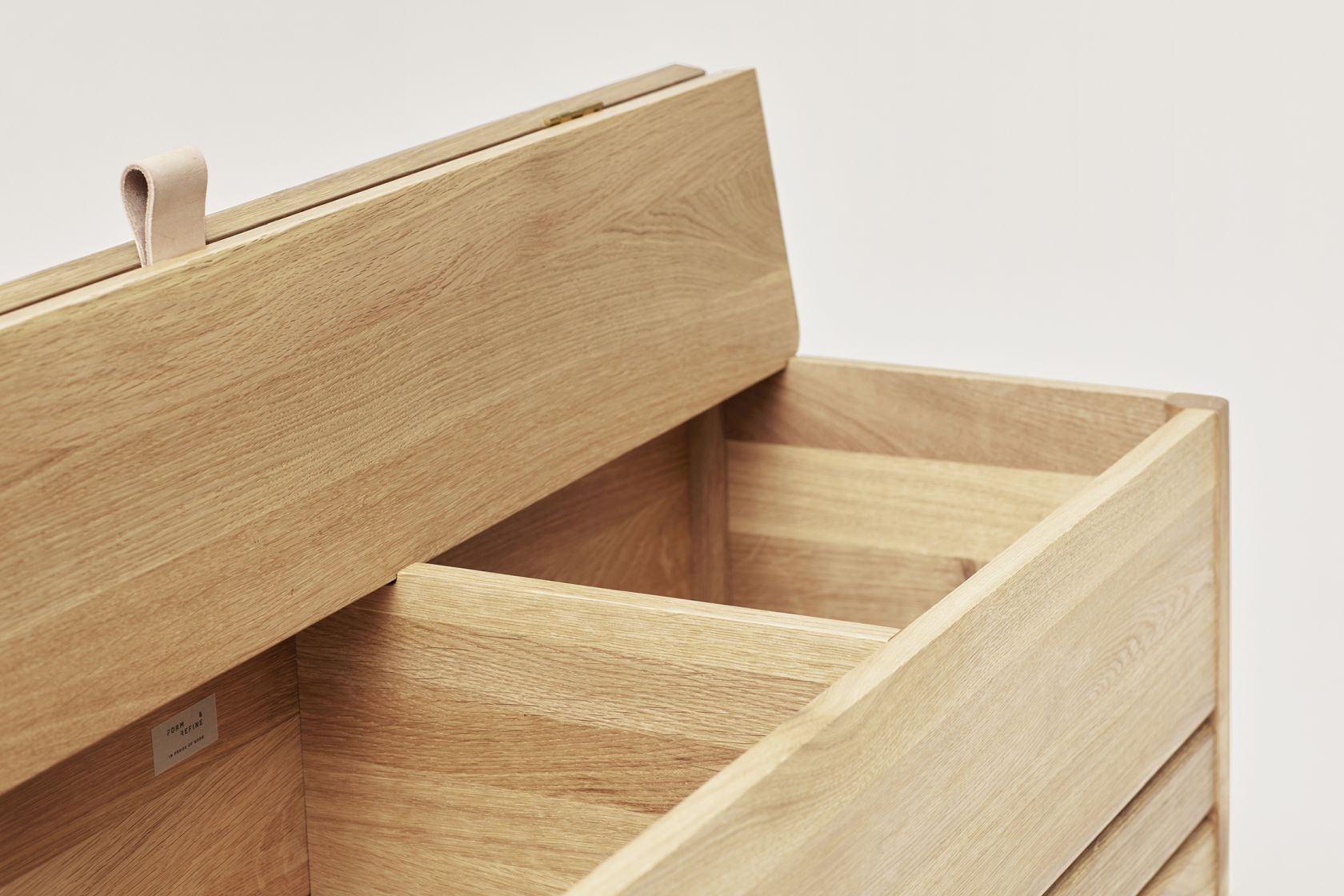 A Line Truhenbank 111 Eiche weiß geölt Form & Refine