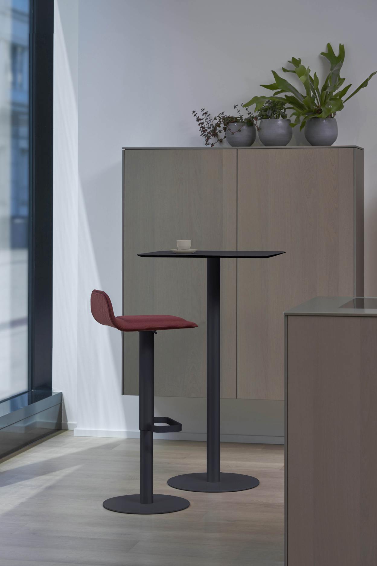 ED 105 Indoor Stehtisch Moree