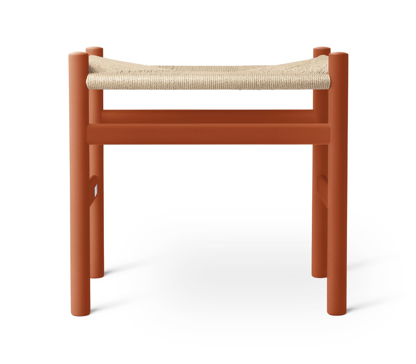 CH53 Hocker von Carl Hansen & Søn: Holzgestell in Terrakotta mit geflochtener Sitzfläche.