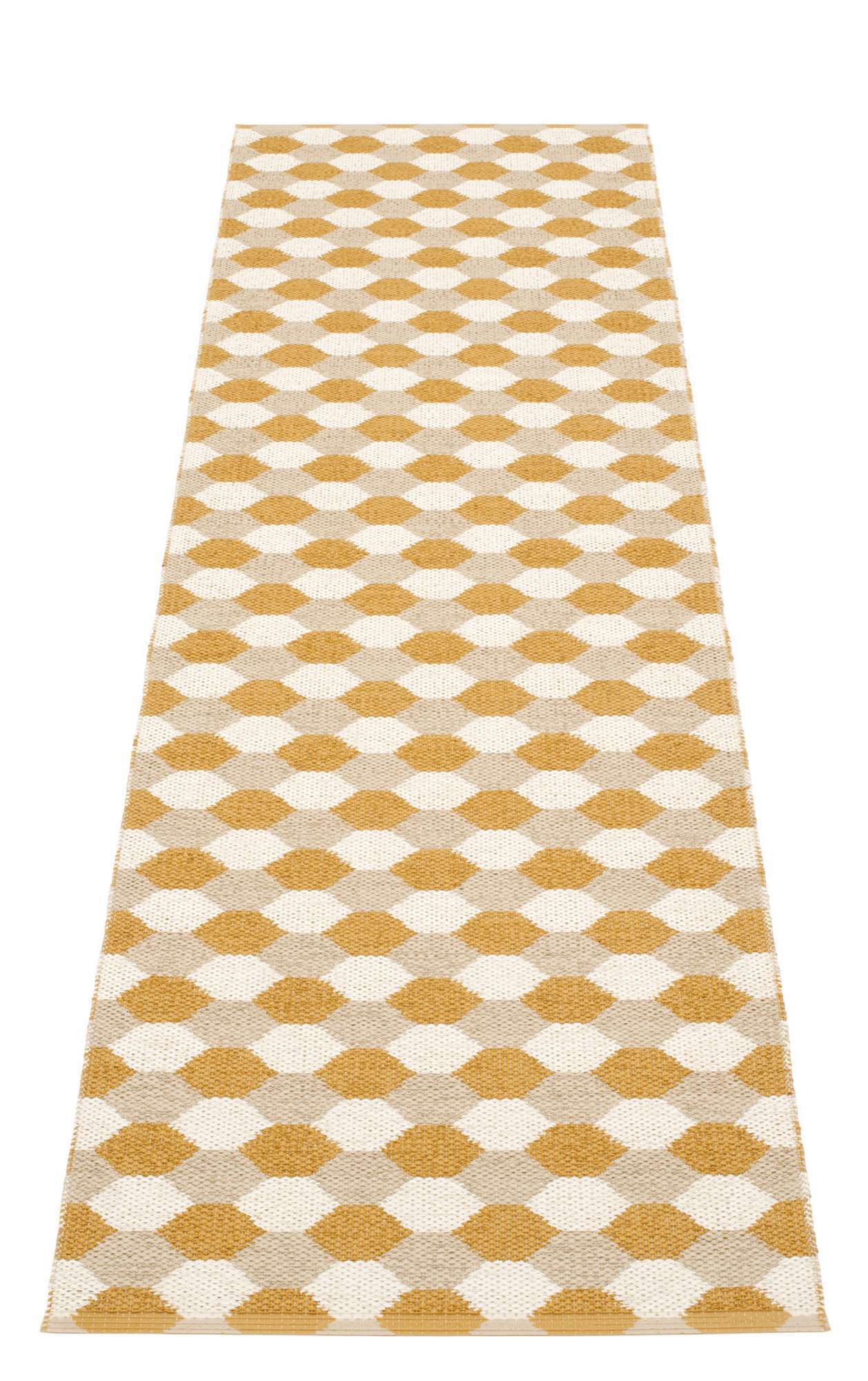 Dana Kunststoffteppich von Pappelina, 70x250 cm, ockerfarbenes Rautenmuster, ideal für Küche und Flur.