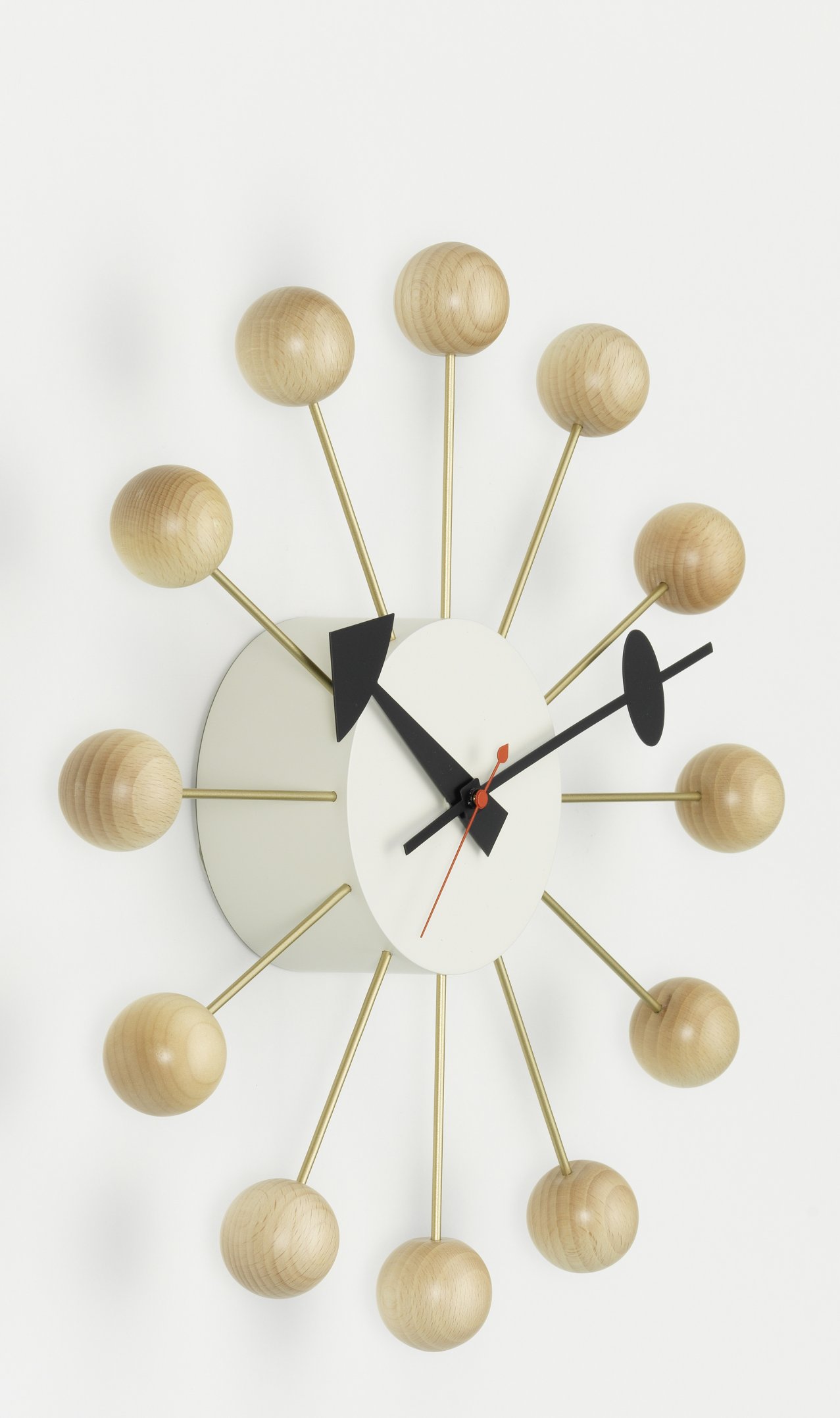 Ball Clock Wanduhr Buche natur Vitra