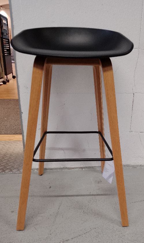 About a Stool AAS32 / AAS 32 Barhocker Hoch Hay AUSSTELLUNGSSTÜCK / GEBRAUCHTMÖBEL