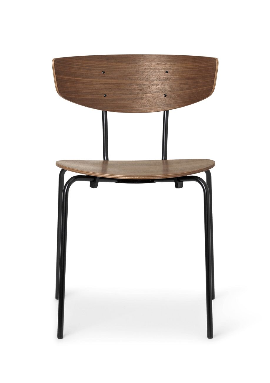 Herman Chair Stuhl Ferm Living Herman Chair Stuhl von Ferm Living mit Holzlehne und schwarzem Metallgestell.