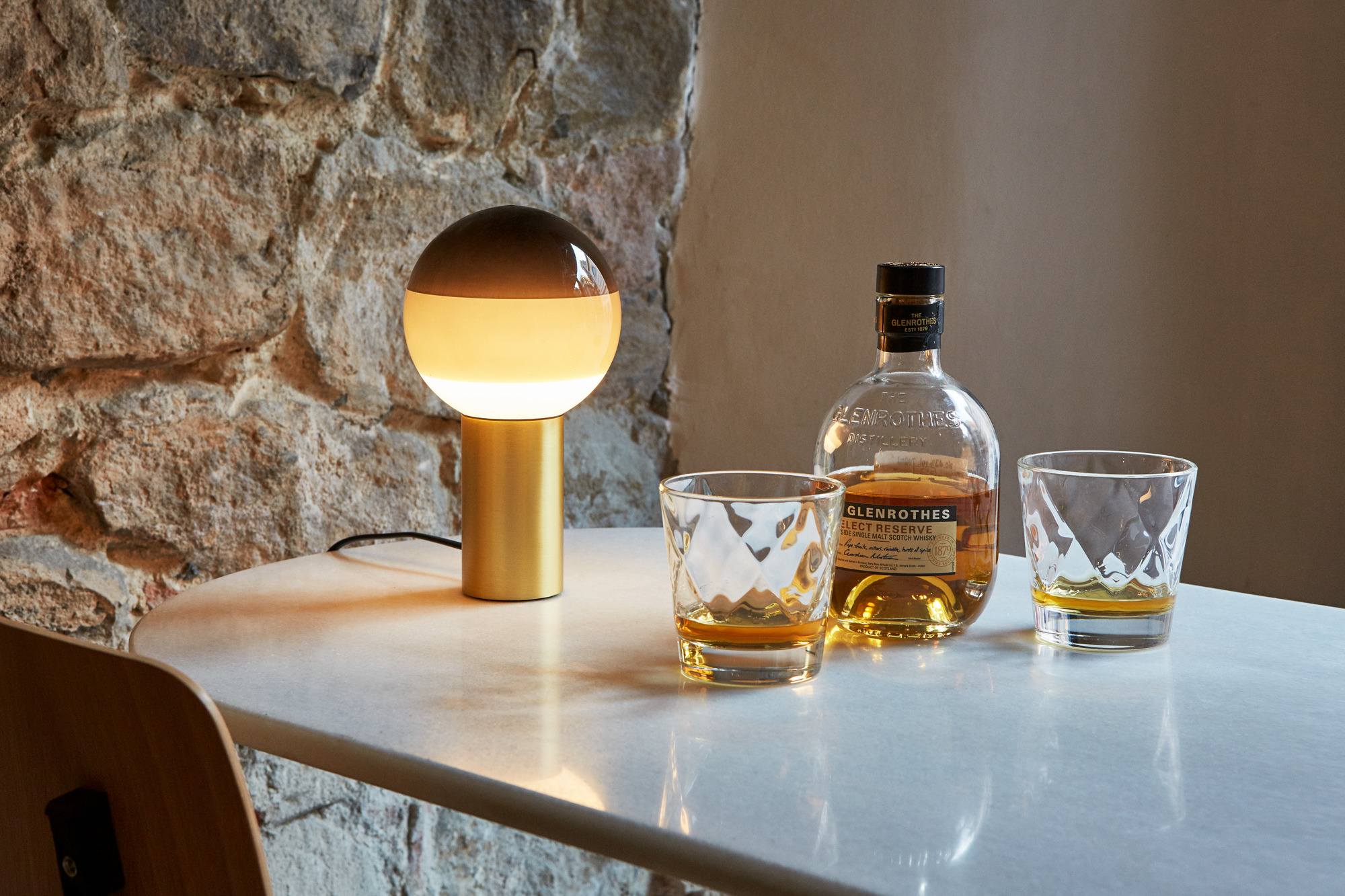 Dipping Light M LED Tischleuchte Marset Bernstein - Messing