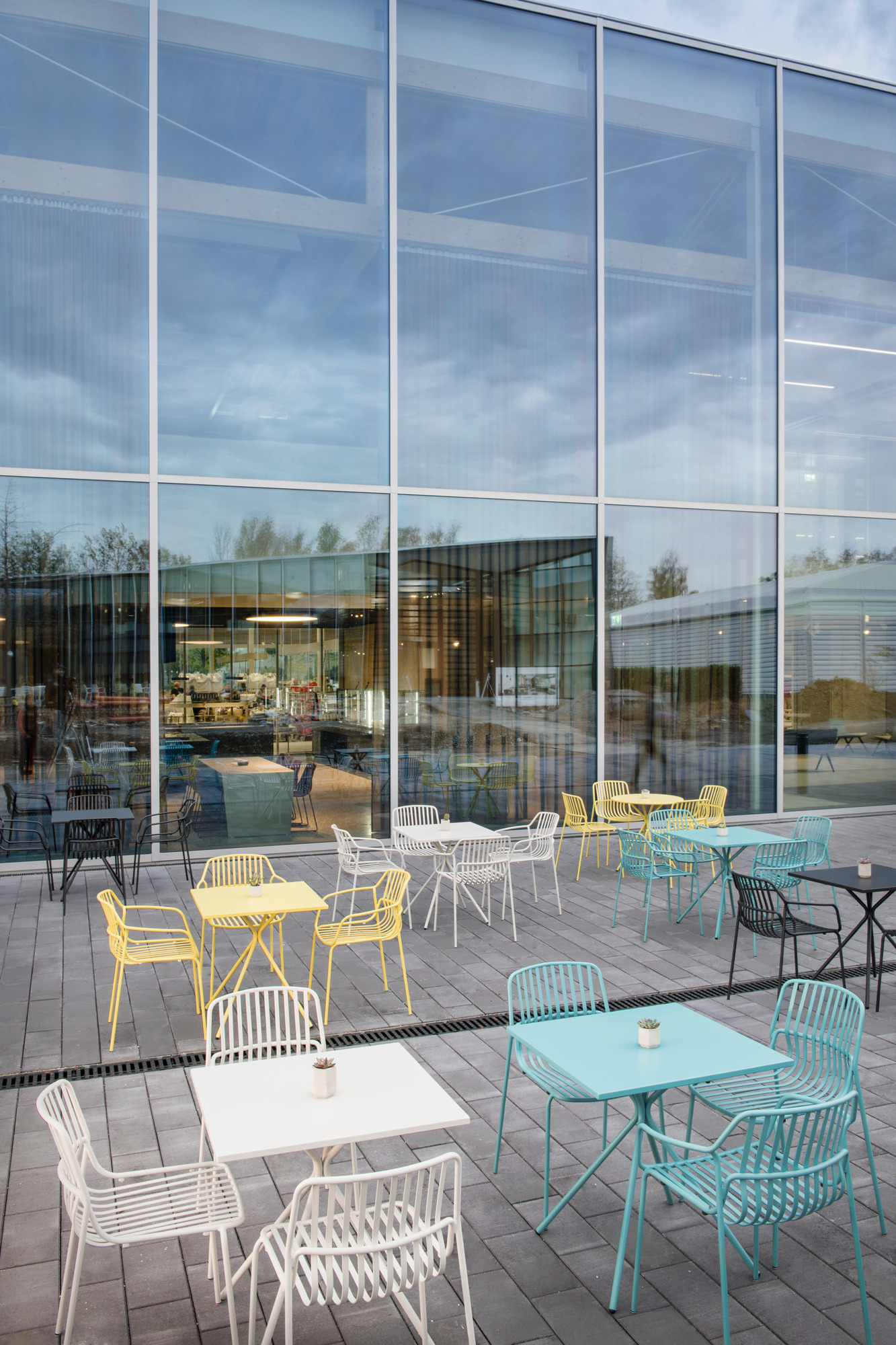 Crona Steel Bistrotisch Quadrat Outdoor Brunner