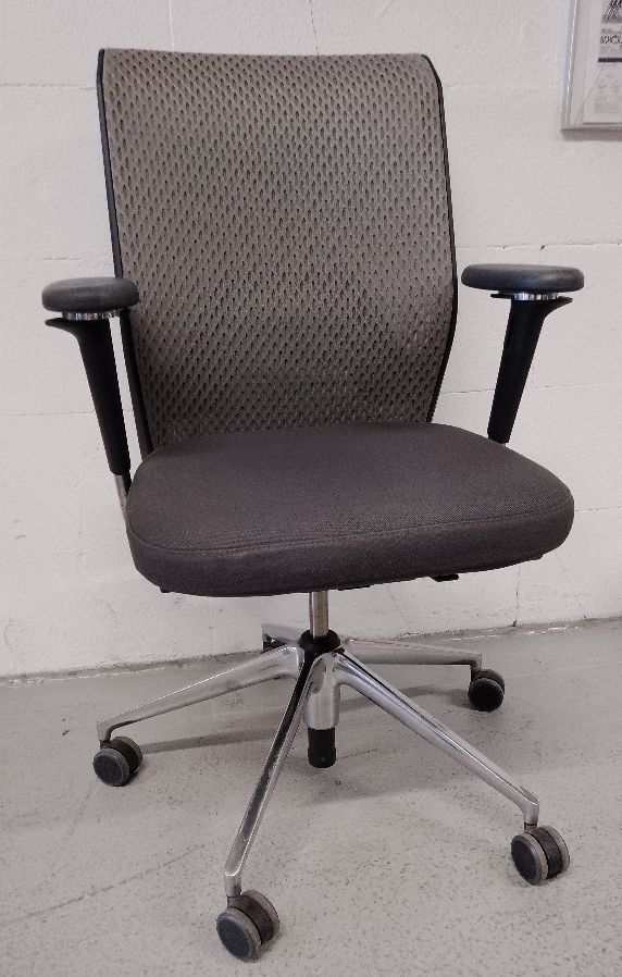 ID Chair - ID Mesh Bürodrehstuhl Vitra AUSSTELLUNGSSTÜCK / GEBRAUCHTMÖBEL