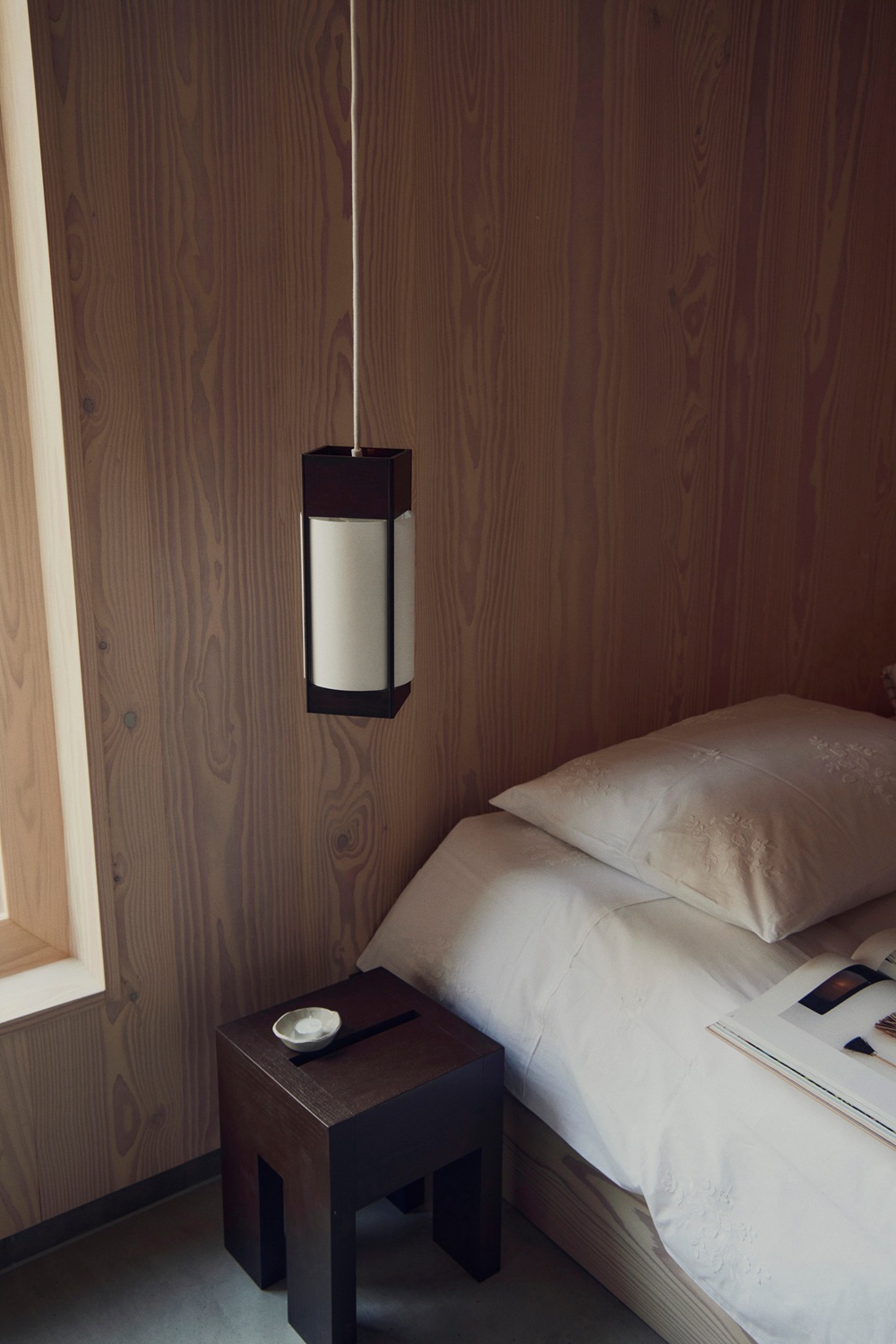 Monolith Side Table Beistelltisch Form & Refine