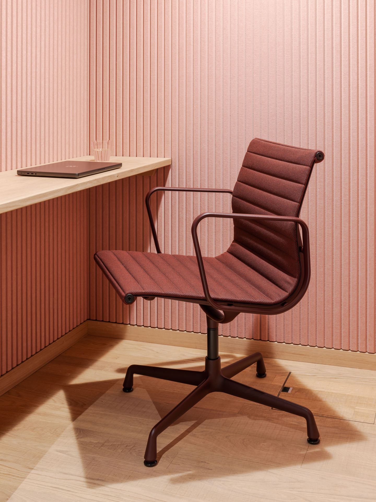Aluminium Chair EA 107 / EA107 Stuhl Vitra