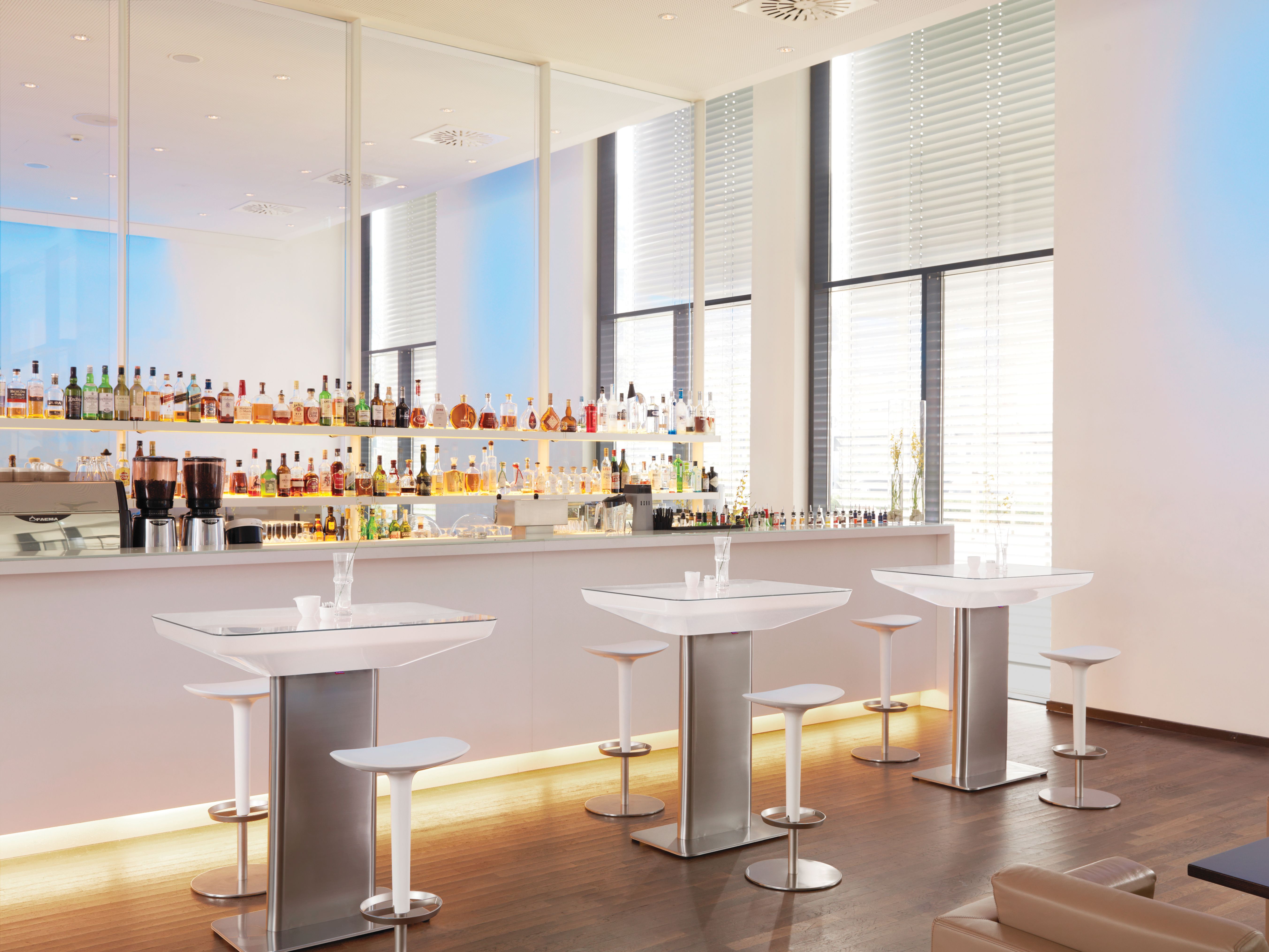 Studio 105 Stehtisch Indoor Moree