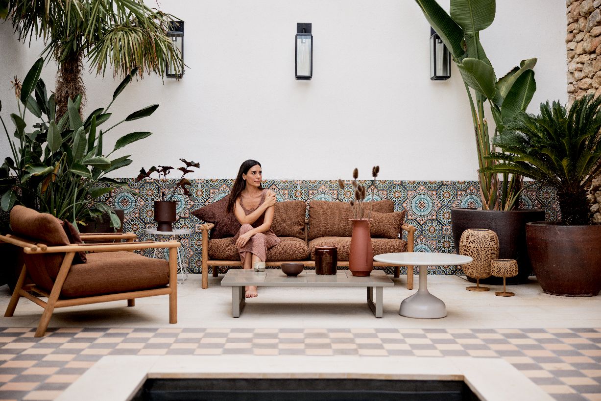 Sticks Lounge Chair Sessel Outdoor Cane-Line Gestell taupe / Kissen sand