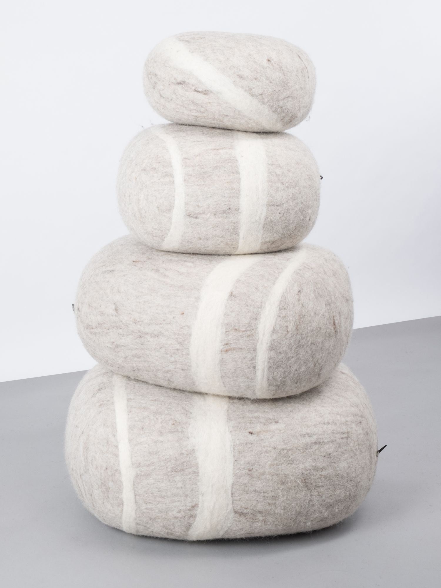 Filz Kieselstein Hocker XL Béla myfelt