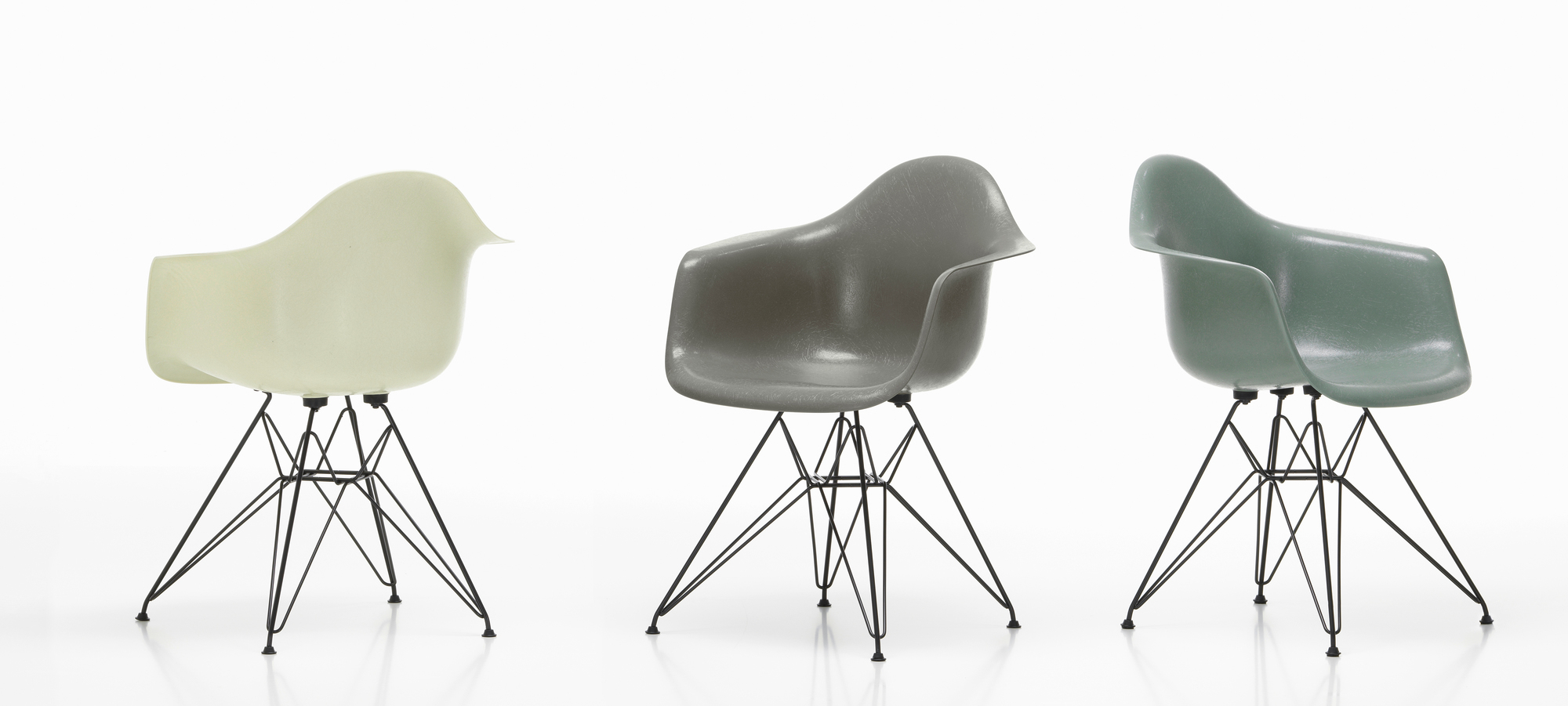 Eames Fiberglass Arm Chair DAR Stuhl Vitra
