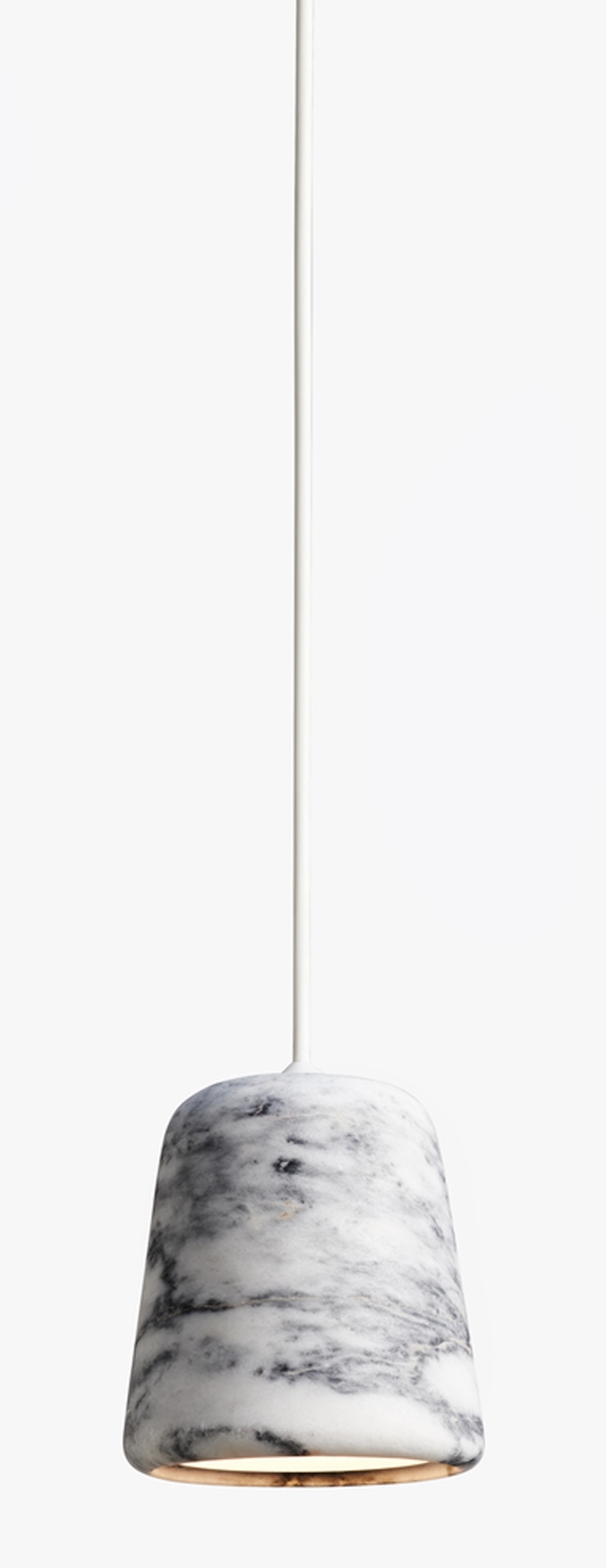 Weiße Material Pendant Pendelleuchte aus Marmor von New Works, moderne Hängelampe für Wohnzimmer.
