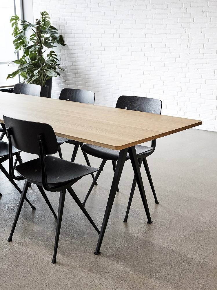 Pyramid Table 02 Esstisch Hay Eiche geräuchert schwarz B 190 x T 85 Pyramid Table 02 Esstisch Hay Eiche geräuchert schwarz B 190 x T 85
