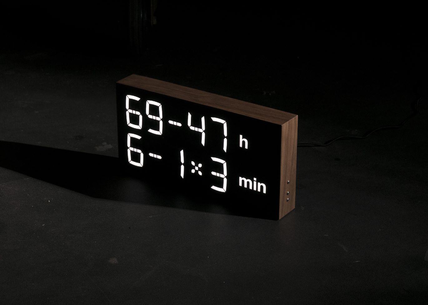 Digital Clock LED Digitaluhr  / Tischuhr / Wanduhr Wood Holz Walnuss Albert Clock 
