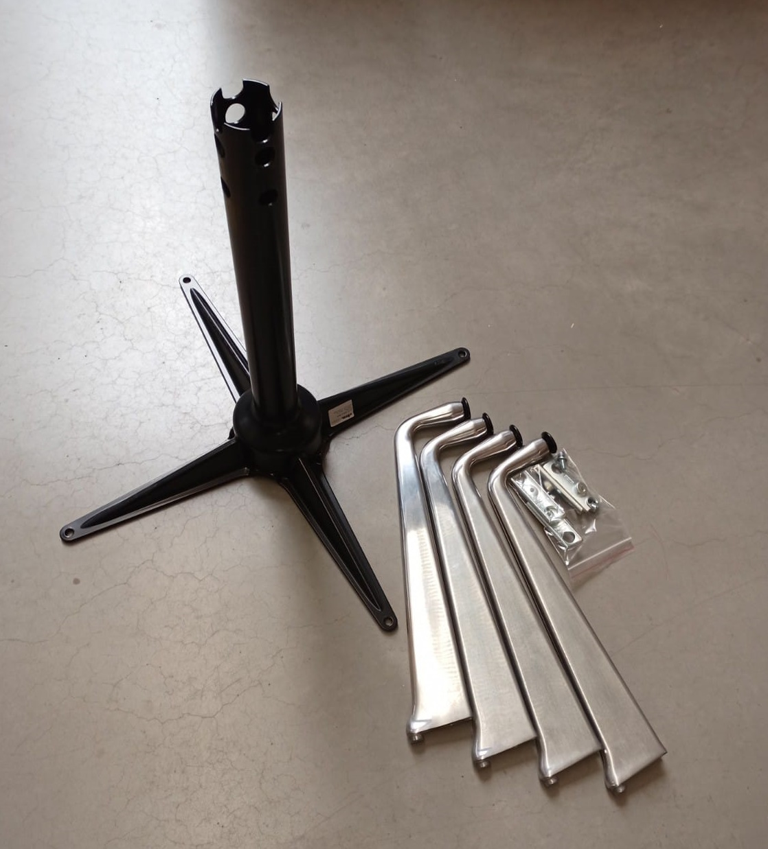 Eames Segmented Table Dining Rund Esstisch HPL WEISS / AUSLEGER POLIERT / STANDROHR BASIC DARK VITRA MÄNGELEXEMPLAR