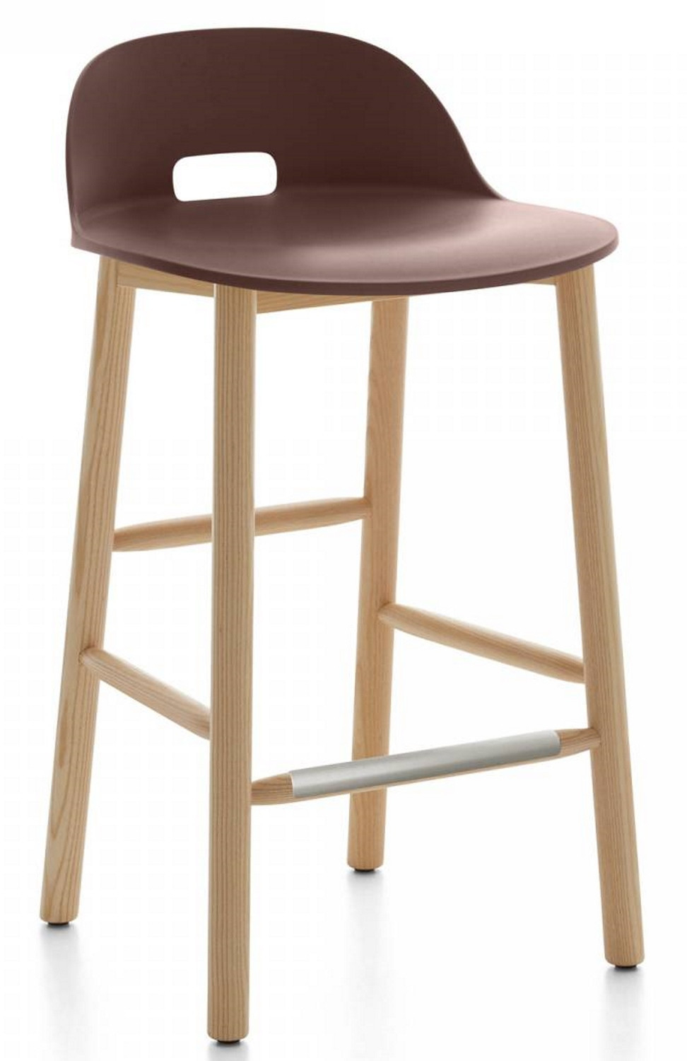 Alfi Barhocker mit niedriger Rückenlehne in Emeco-dunkelbraun, Holzbeine und Fußstütze aus Metall.