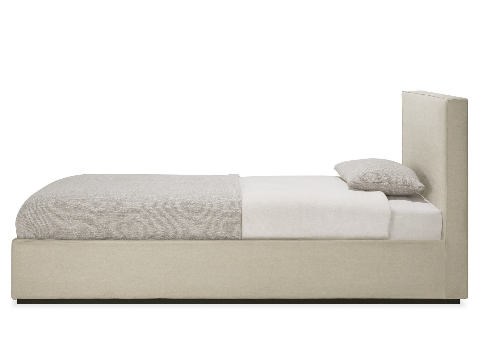 Seitenansicht des Revive Bettes von Ethnicraft mit abnehmbarem Bezug und Kissen.