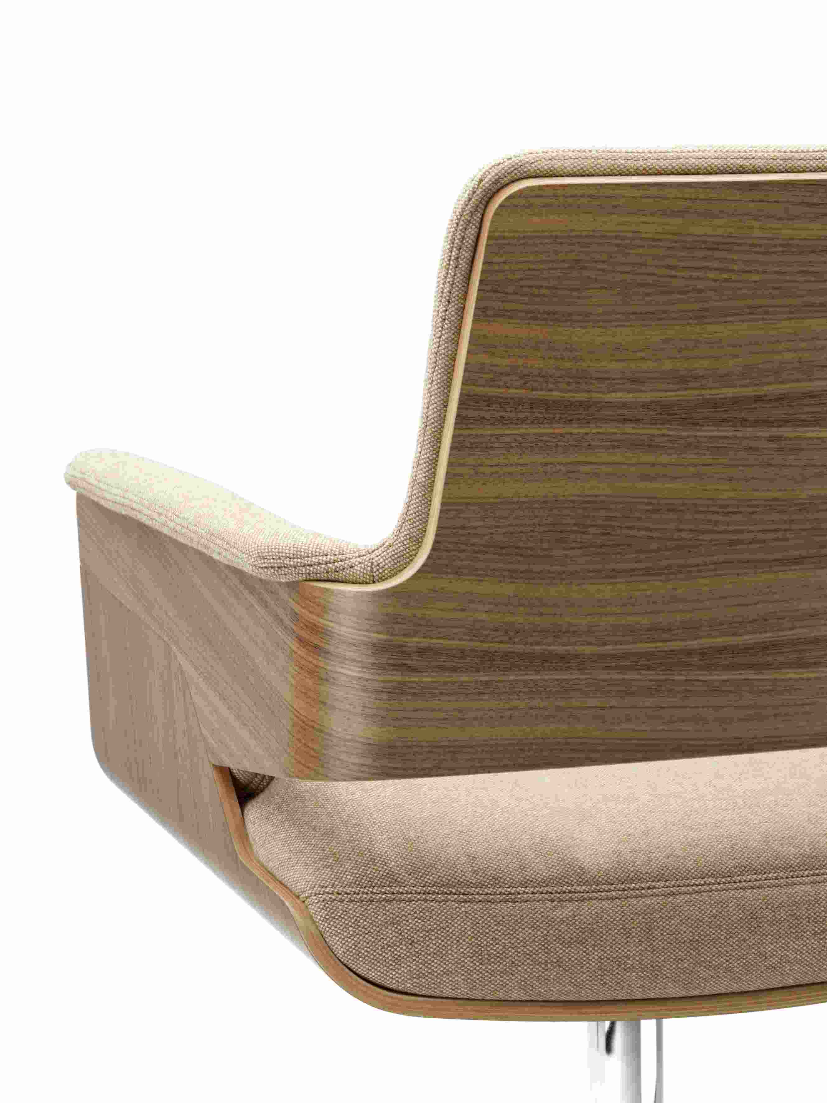 S 847 PVD Drehsessel Thonet