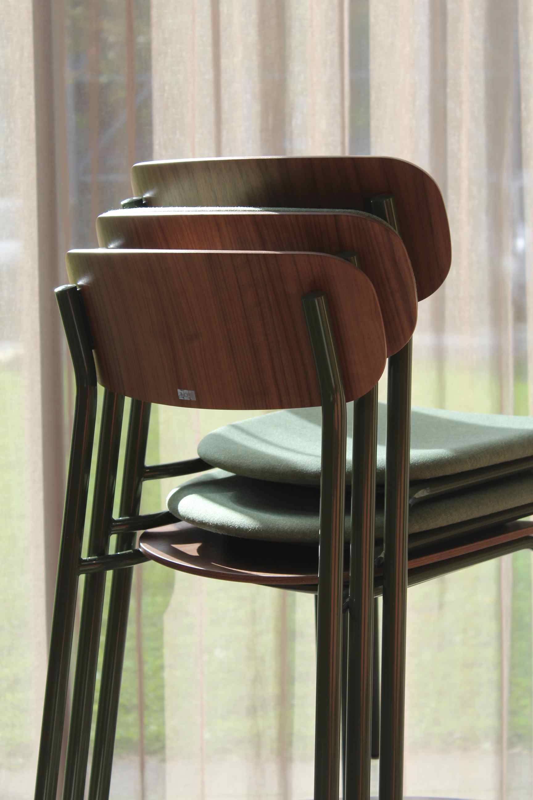 S 243 / S243 Stahlrohr Stuhl OLIVGRÜN Thonet EINZELSTÜCK