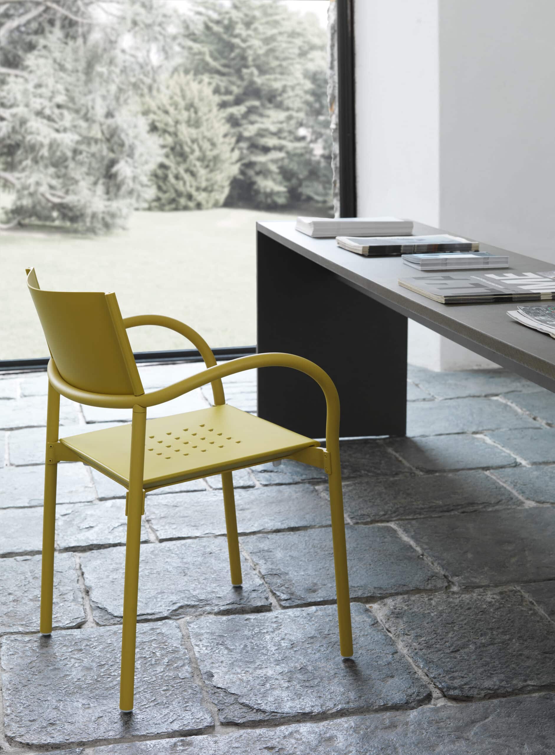 Breeze Stuhl Segis Senf Aluminium poliert