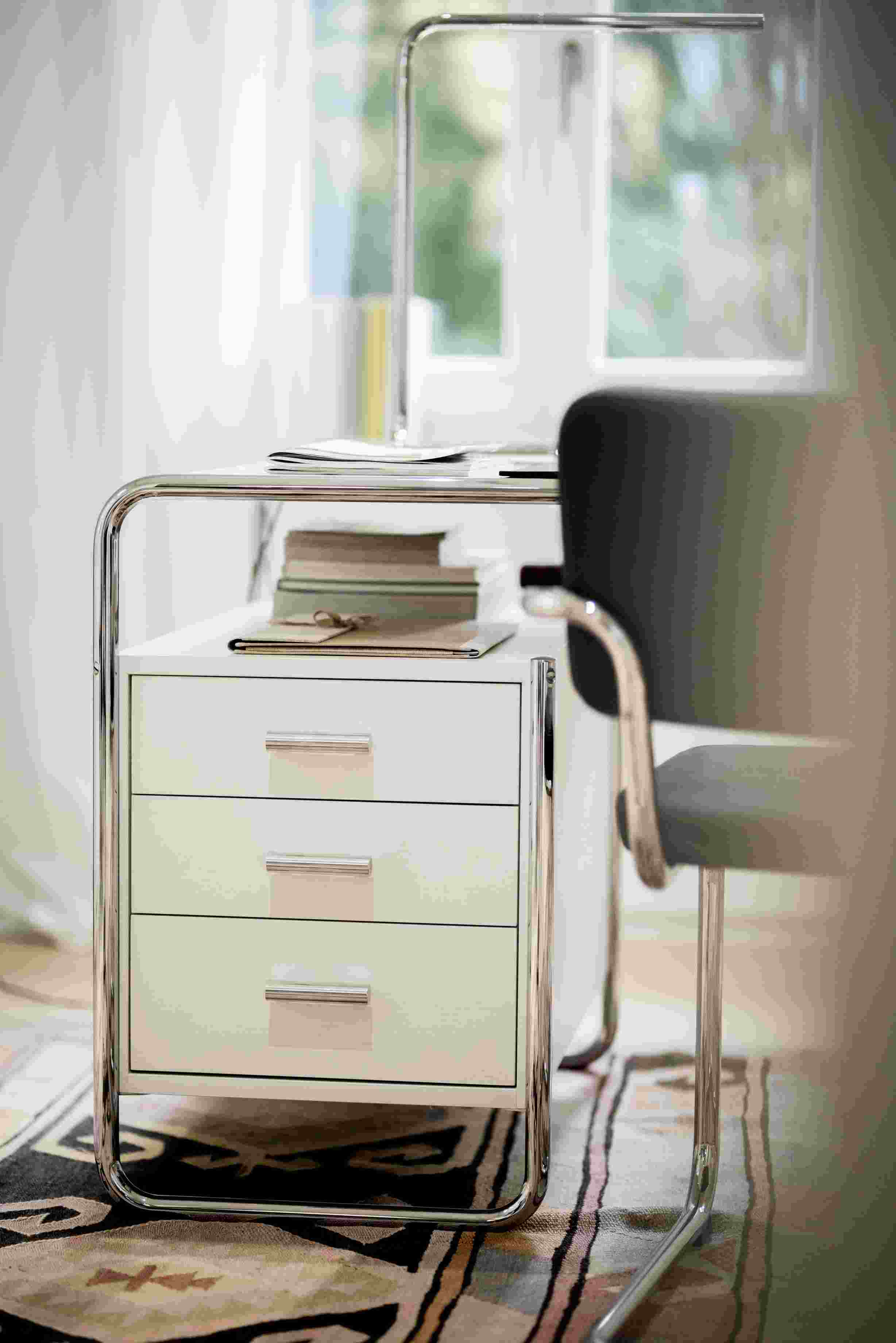 Lum 50 Tischleuchte Thonet-Verchromt
