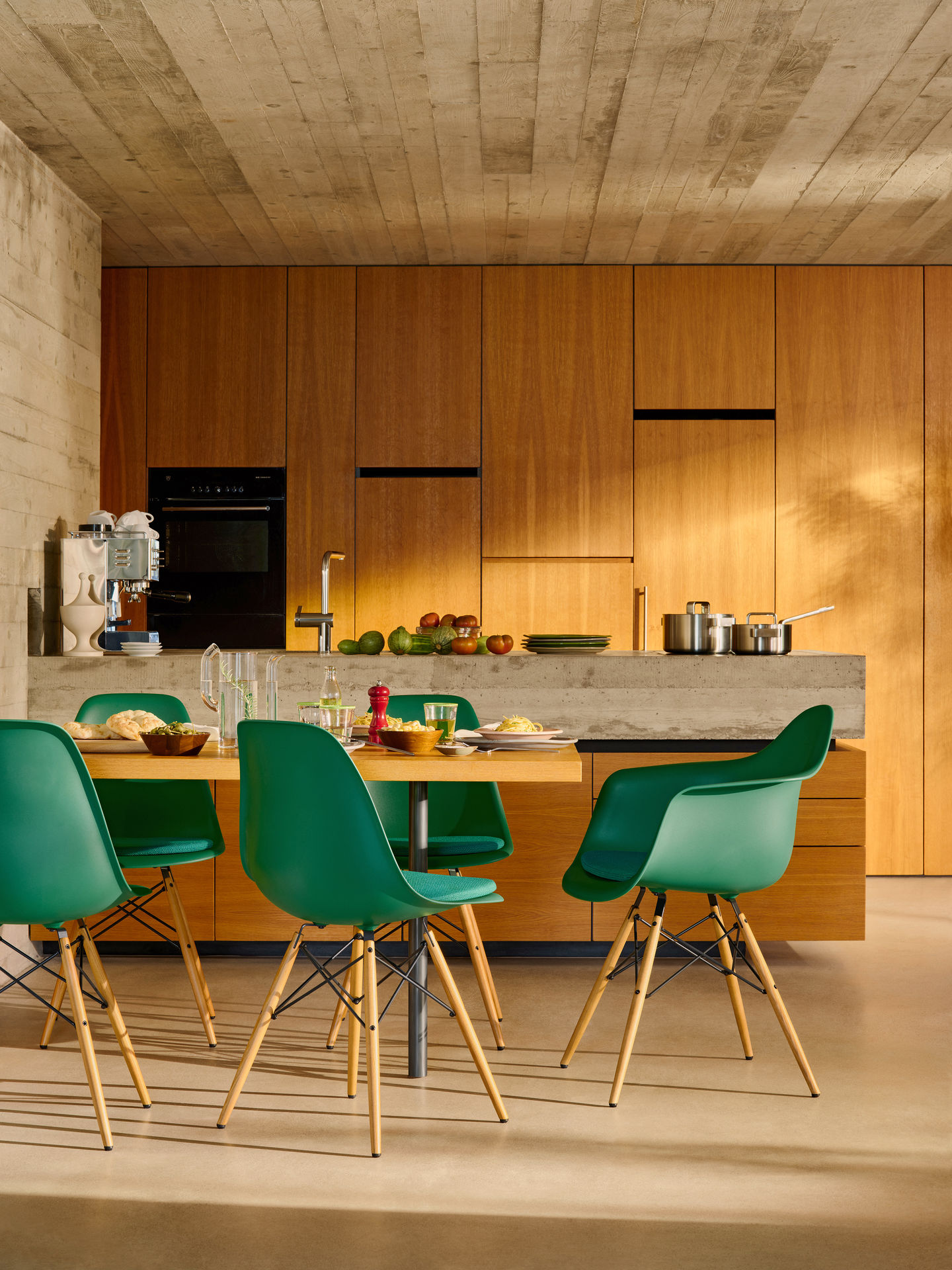 Eames Plastic Arm Chair DAW Stuhl mit Sitzpolster Vitra