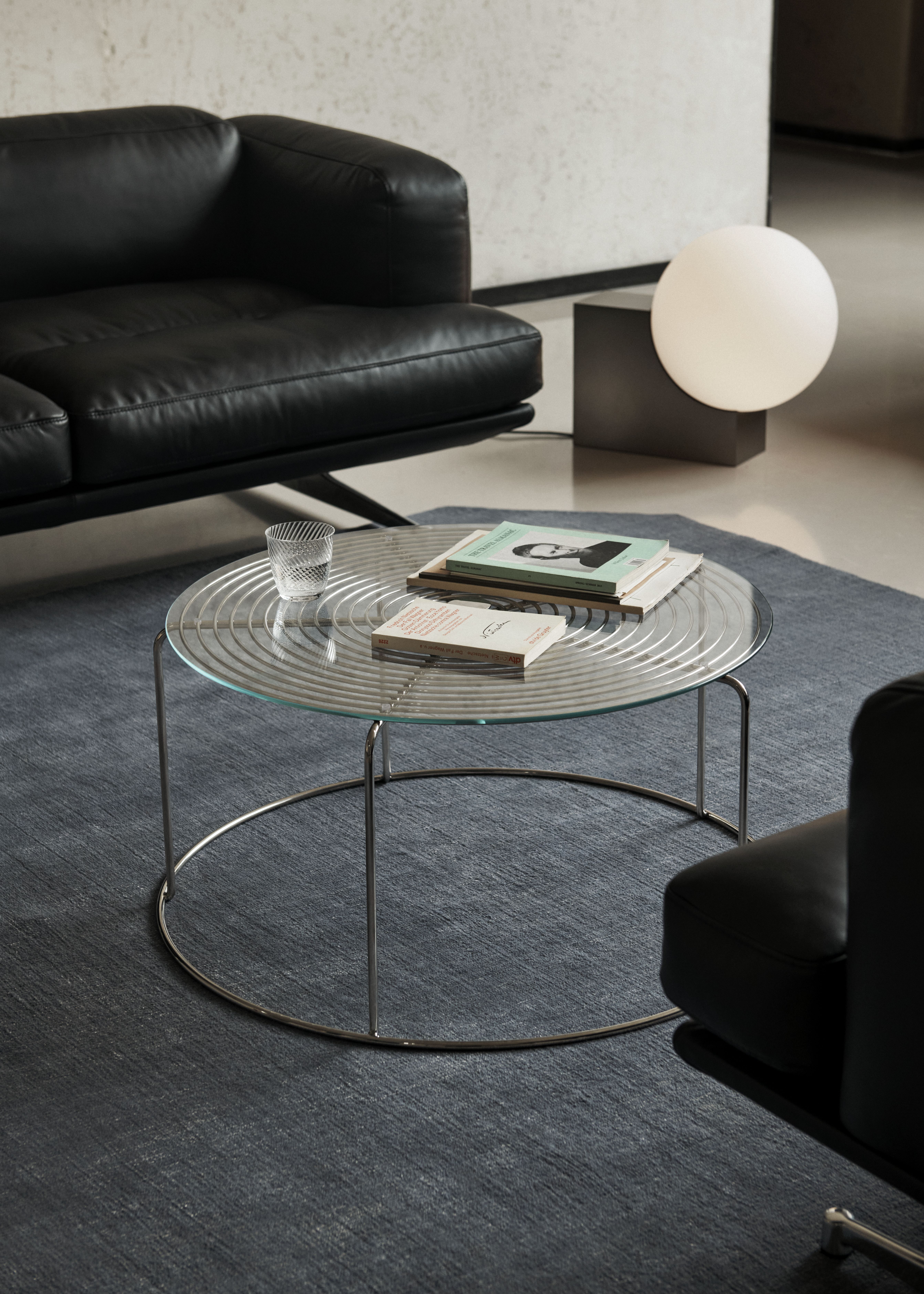 Wire Coffee Table Couchtisch mit Glasplatte AndTradition