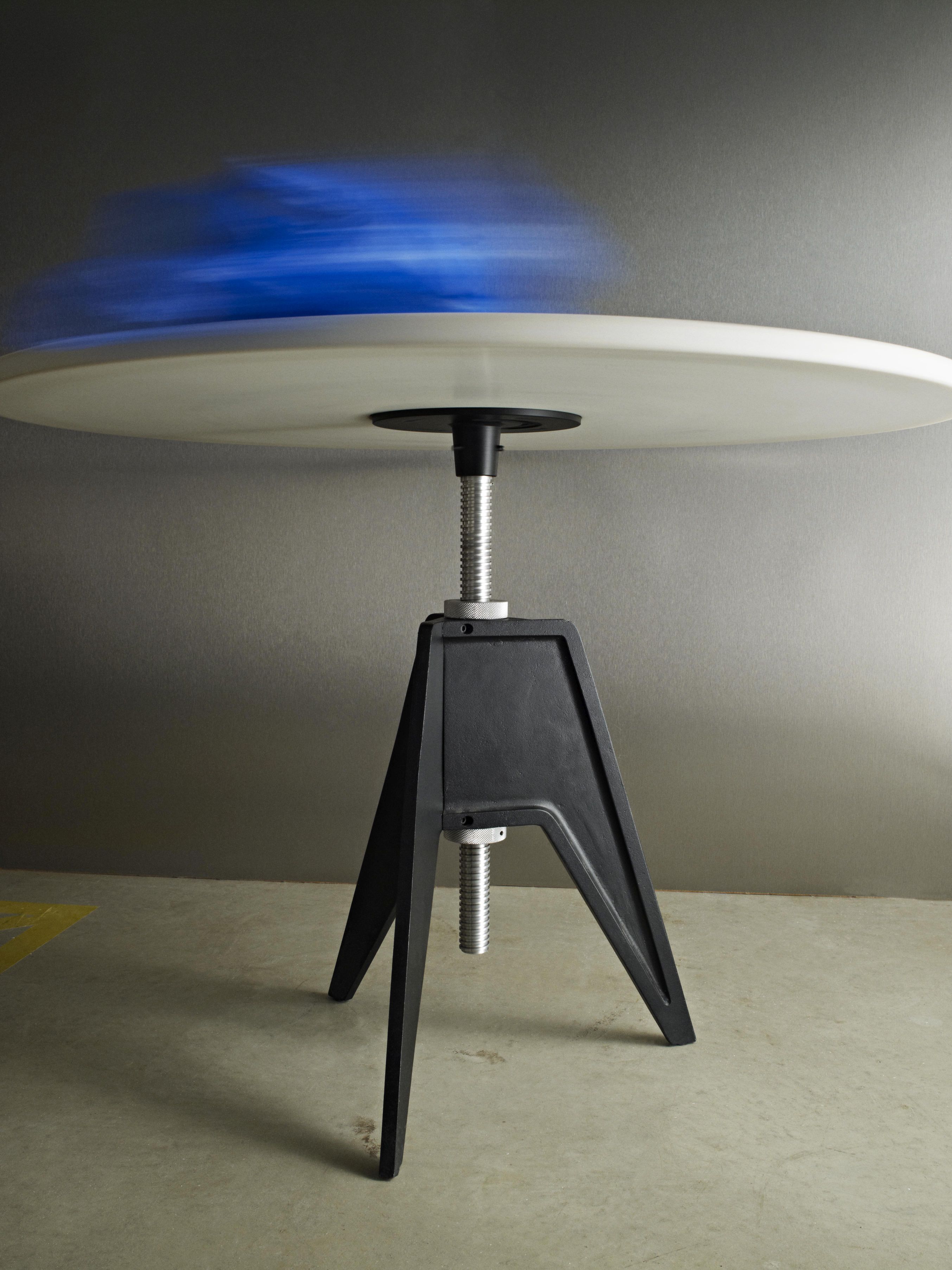 Screw Side Table 600 Tom Dixon