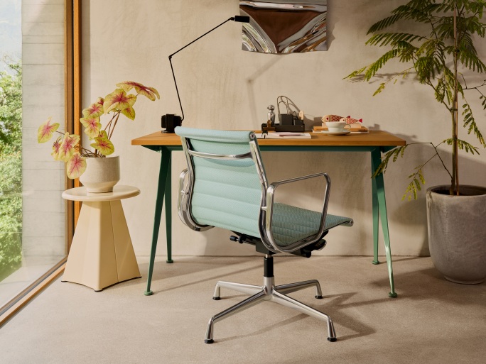 Aluminium Chair EA 132 / EA132 Stuhl Vitra