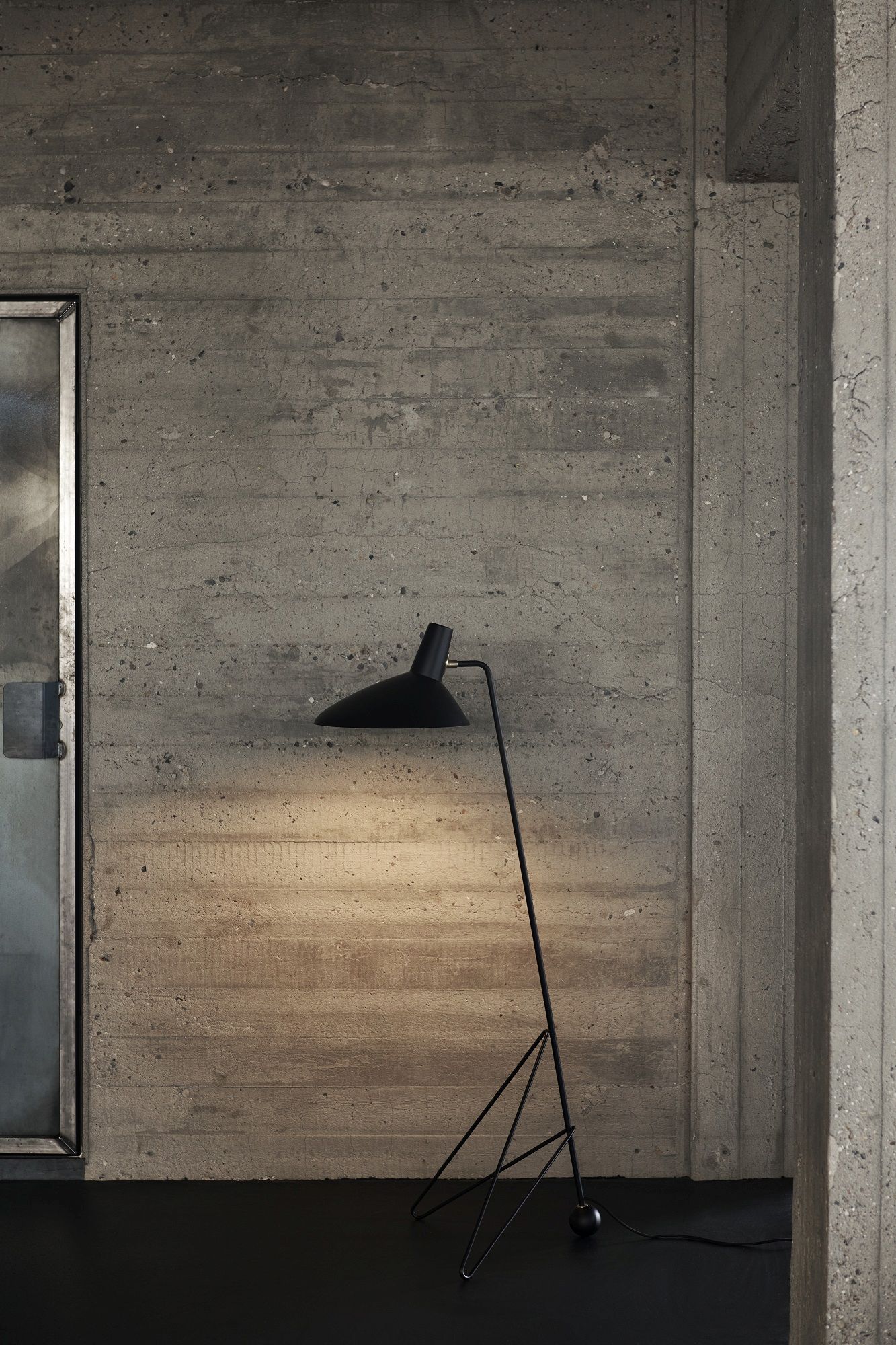 Tripod HM8 Floor lamp Stehleuchte AndTradition