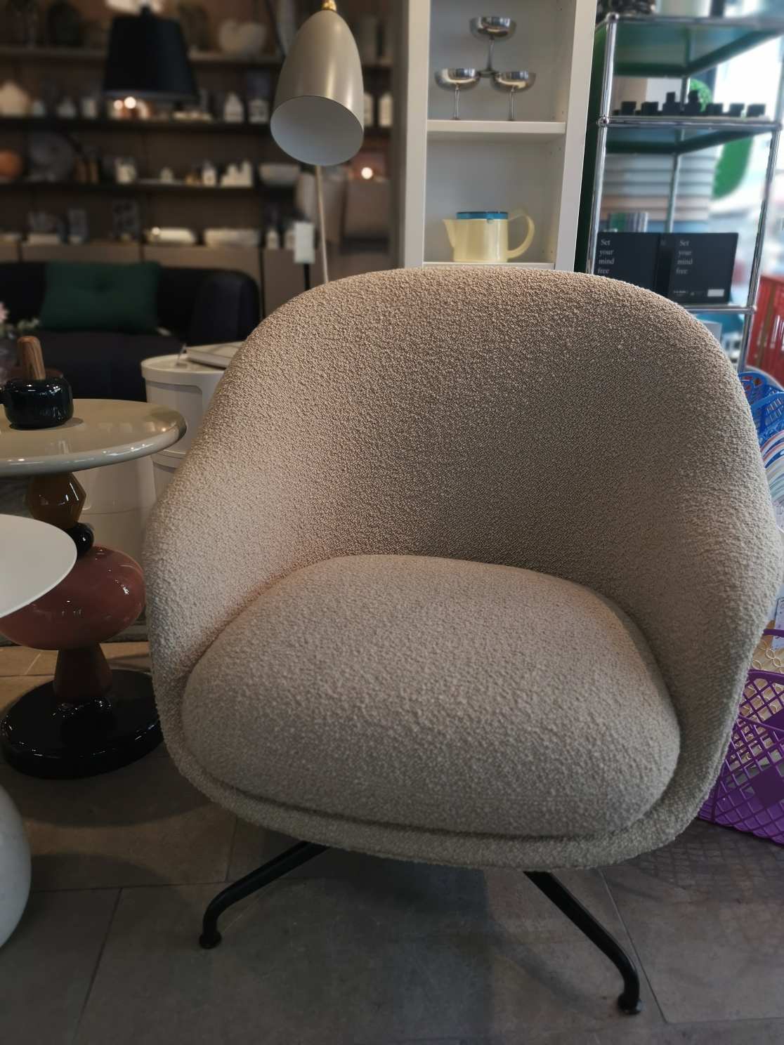 Bat Lounge Chair Sessel Vollgepolstert Gubi AUSSTELLUNGSSTÜCK GUBI